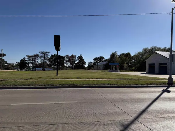 701 E 1st St, Pratt, KS 67124