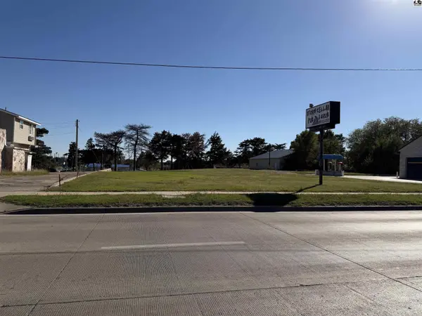 701 E 1st St, Pratt, KS 67124