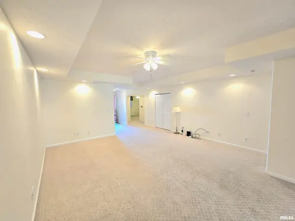 607 Lake Harbor DR, Marion, IL 62959