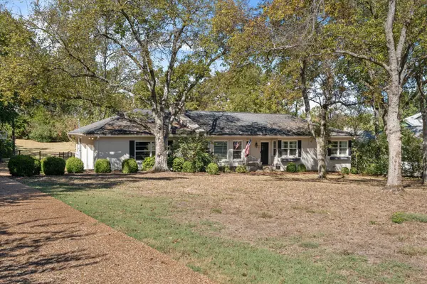 701 Vosswood Dr, Nashville, TN 37205