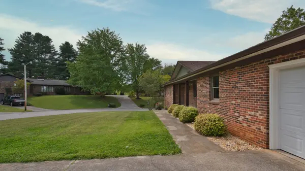 935 Devon Cir, Maryville, TN 37804