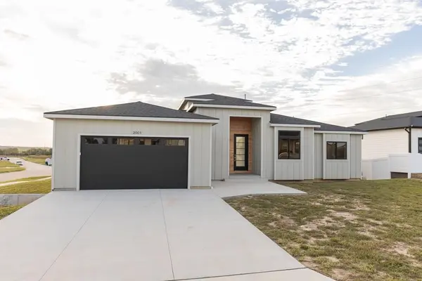 2001 Wheatland Circle, Salina, KS 67401
