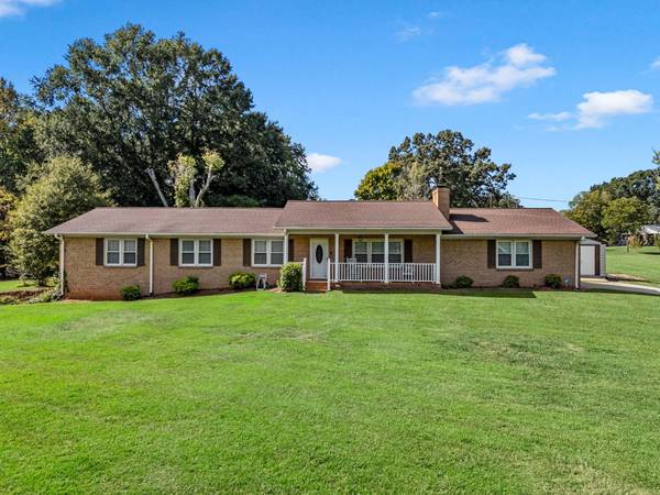 190 McMahan ST, Campobello, SC 29322