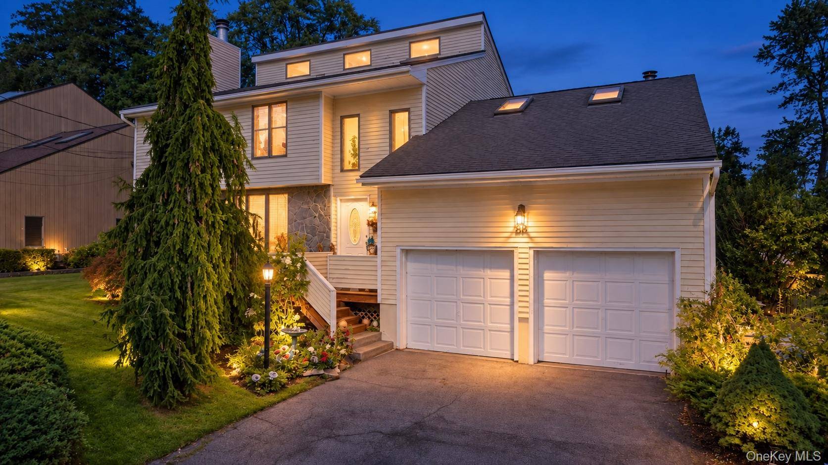 88 Rockingchair RD, White Plains, NY 10607