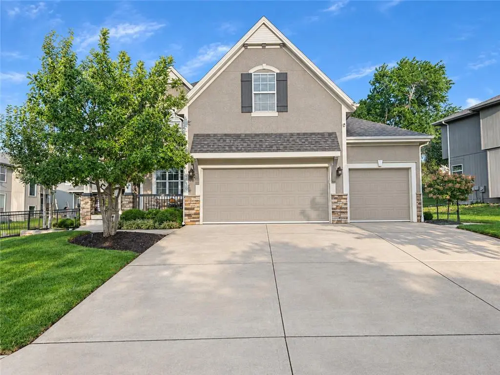 12196 S Brockway ST, Olathe, KS 66061