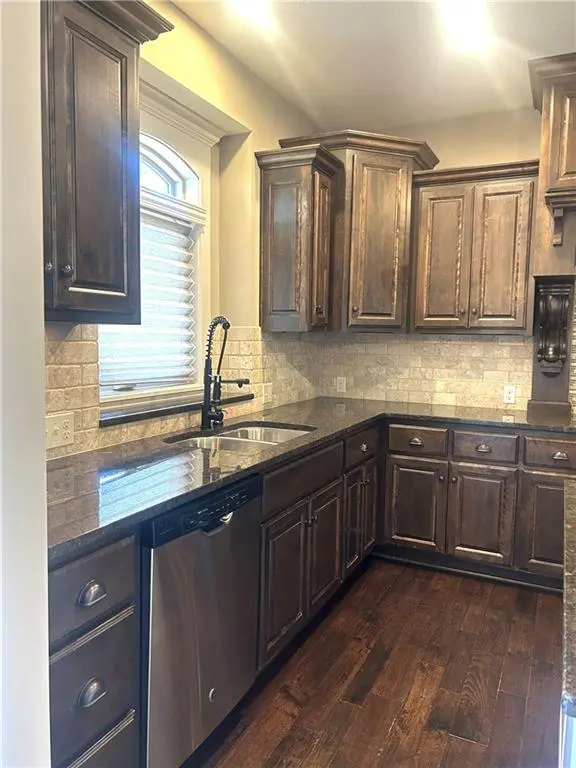 10773 S Palisade ST, Olathe, KS 66061