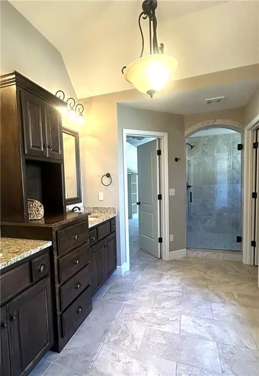 10773 S Palisade ST, Olathe, KS 66061