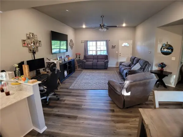 1203 Lakewood DR, Pittsburg, KS 66762