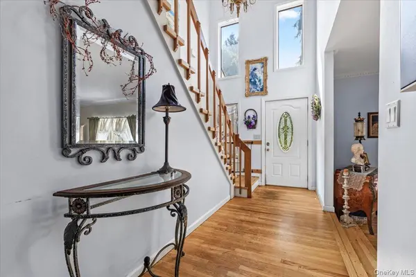 88 Rockingchair RD, White Plains, NY 10607