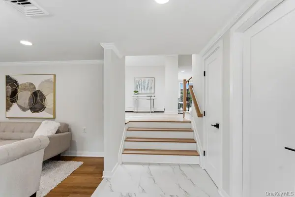 12 E park DR, Old Bethpage, NY 11804