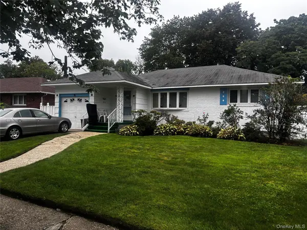 904 Barry DR, Valley Stream, NY 11580