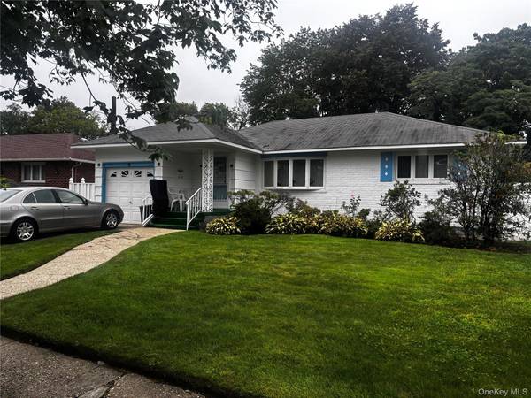 904 Barry DR, Valley Stream, NY 11580