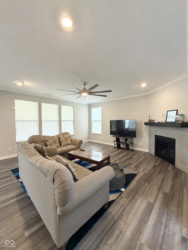 908 Edmonds PL, Greenwood, IN 46143