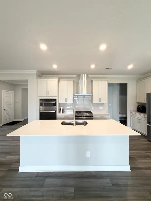 908 Edmonds PL, Greenwood, IN 46143