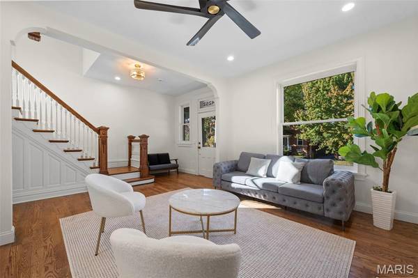 4252 Russell BLVD, St Louis, MO 63110