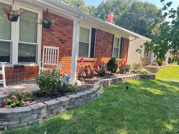 1219 Dorne DR, Ballwin, MO 63021