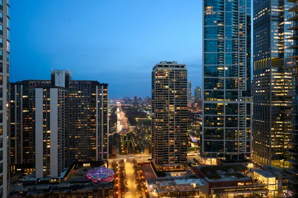 363 E Wacker DR #1607, Chicago, IL 60601
