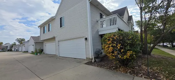 214 Hidden Creek LN #214, North Aurora, IL 60542