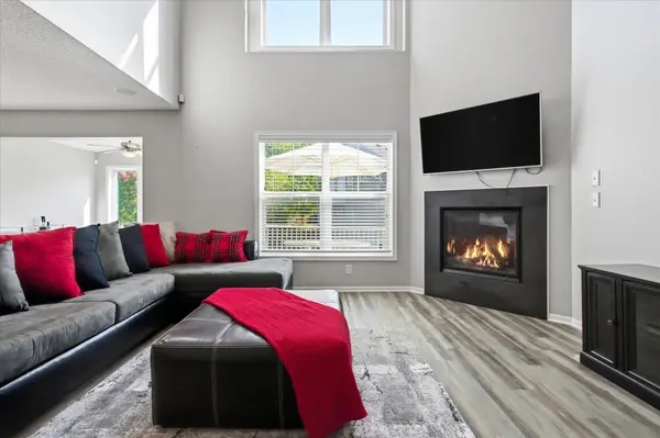 15225 Stonewood TER, Burnsville, MN 55306