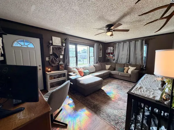 618 W 10th Ave, Hutchinson, KS 67501