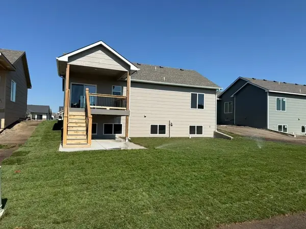 8991 E FORBES, Bel Aire, KS 67226