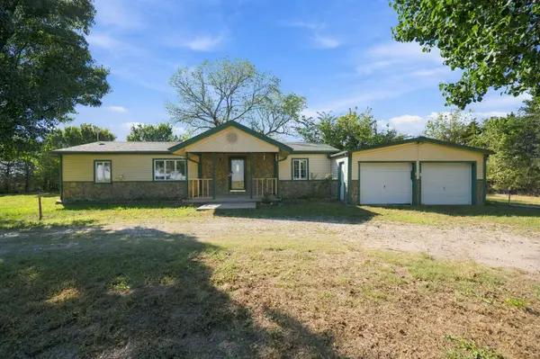22215 SW indianola Rd, Douglass, KS 67039