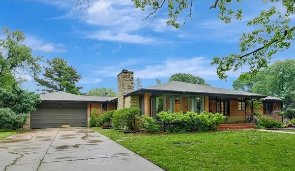 414 Courtleigh Dr, Wichita, KS 67218