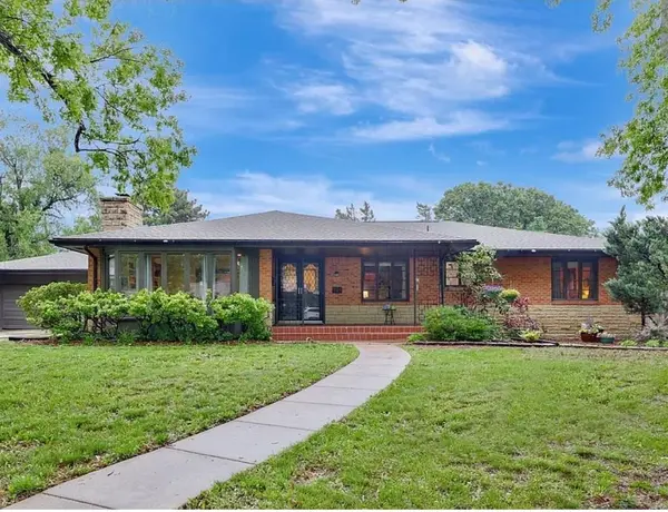 414 Courtleigh Dr, Wichita, KS 67218