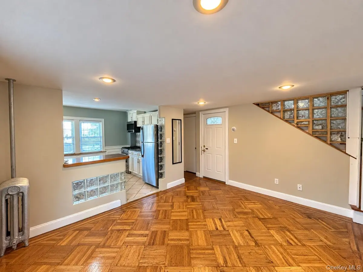 7046 57th RD, Maspeth, NY 11378