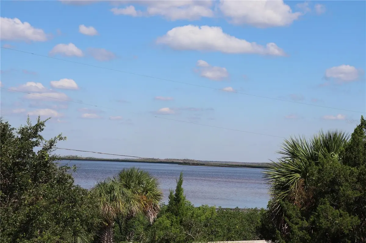 10501 PINE ISLAND DR, Weeki Wachee, FL 34607