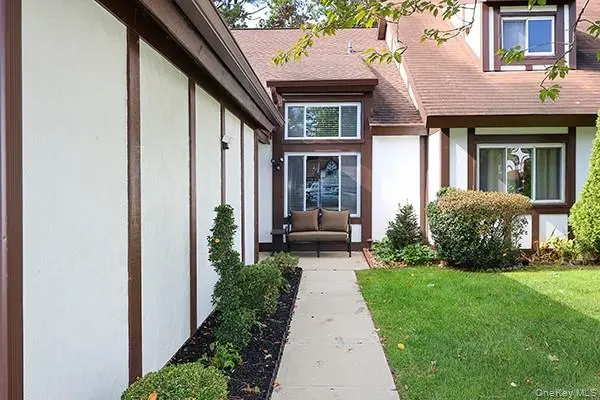 133 Fieldstone CT, Middle Island, NY 11953