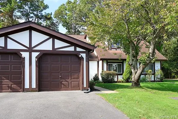 133 Fieldstone CT, Middle Island, NY 11953