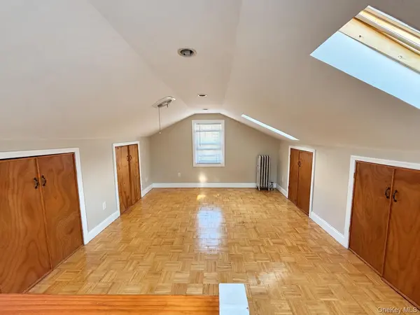 7046 57th RD, Maspeth, NY 11378