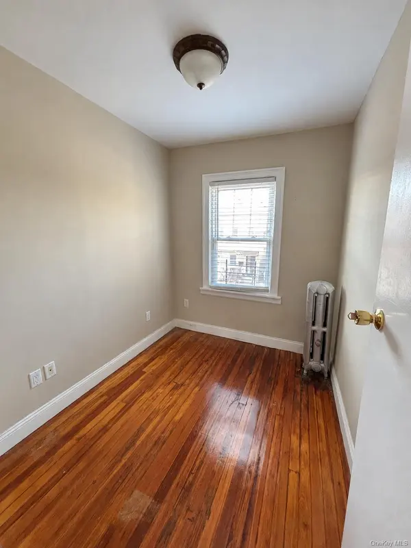 7046 57th RD, Maspeth, NY 11378