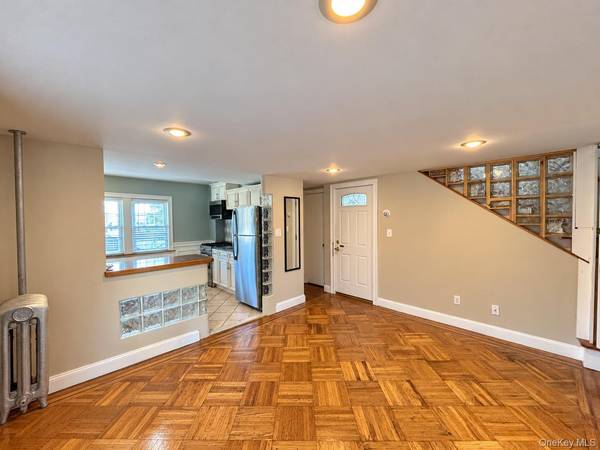 7046 57th RD, Maspeth, NY 11378