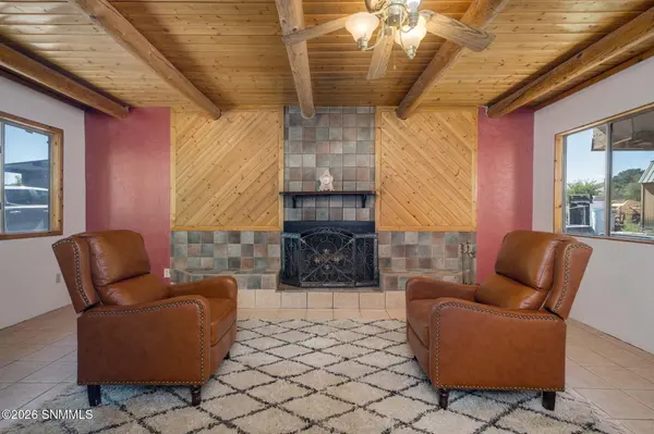 6 Silver Springs RD, Williamsburg, NM 87942