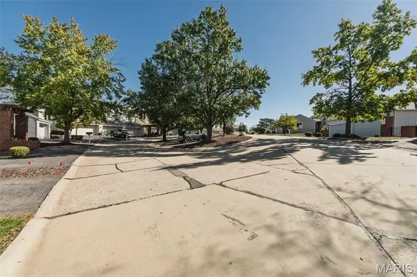 1701 Highview Circle CT, Ballwin, MO 63021
