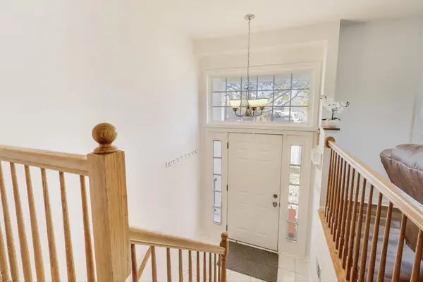 1612 Fox Run DR, Arlington Heights, IL 60004