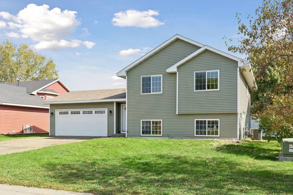 1816 Lupine DR, Hudson, WI 54016