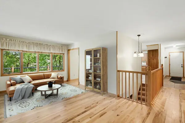 12325 Villaburne DR, Burnsville, MN 55337