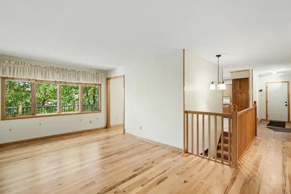 12325 Villaburne DR, Burnsville, MN 55337