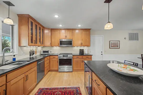 19151 Hanus RD, Minnetonka, MN 55345