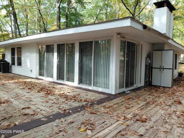 112 Burning Tree DR, Hawley, PA 18428