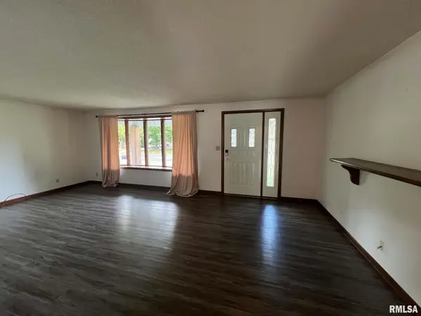 315 E GRANT ST, Macomb, IL 61455
