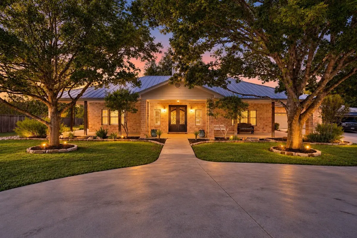 882 Cottonseed RUN, Martindale, TX 78655