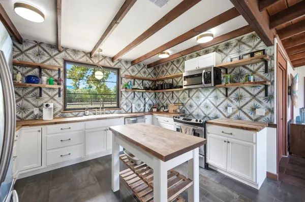 2215 Spoke Hollow RD, Wimberley, TX 78676