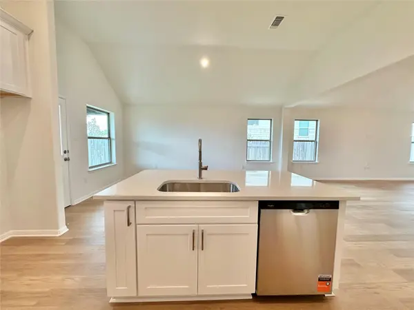 326 Dogvane CIR, Kyle, TX 78640