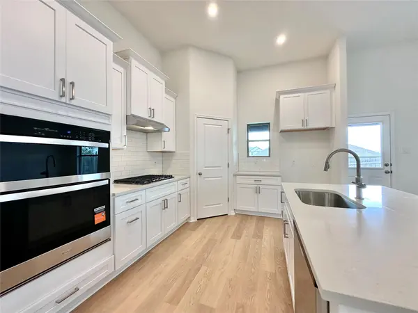326 Dogvane CIR, Kyle, TX 78640