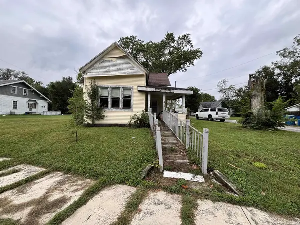 802 Henley AVE, Fairmount, IN 46928-1915