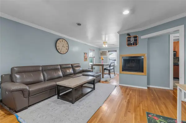 84 5th ST, New Hyde Park, NY 11040